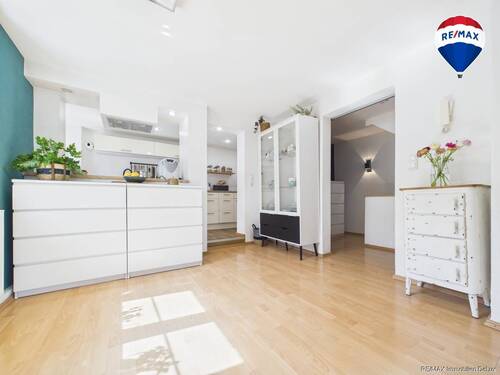 REMAX Immobilien DeLux Wohn-/Geschäftshaus Wohn-/Esszimmer Aidenbach Mark Borowicz - 