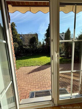  Garten mit Sonnenmarkise - 7 Zimmer Doppelhaushälfte zum Kaufen in Düsseldorf
