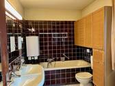 Badezimmer mit Badewanne.. - 