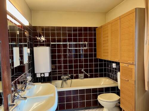 Badezimmer mit Badewanne.. - 