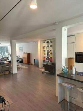 Totale_Links.jpeg - Lichtdurchflutete 3,5 Zimmerwohnung Alsterlage Doppelbalkon 2 Bäder Fahrstuhl ab sofort frei