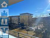 Ausblick vom Balkon - Modern, neuwertig, bezugsfrei: großzügige 2-Zi.-Wohnung in Großhadern