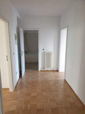 Flur - Etagenwohnung mit 67,00 m&sup2; in Erfurt zum Kaufen