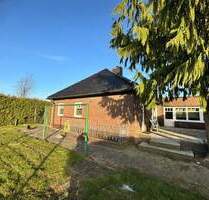 Einfamilienhaus mit Einl.-Wohnung, Lager u. Garagen auf 2.100 m² Eigenland in Lübeck-Niederbüssau - Lübeck-Niederbüssau (Nähe Elbe-Lübeck-Kanal) St. Jürgen