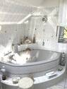 und Eckbadewanne - 