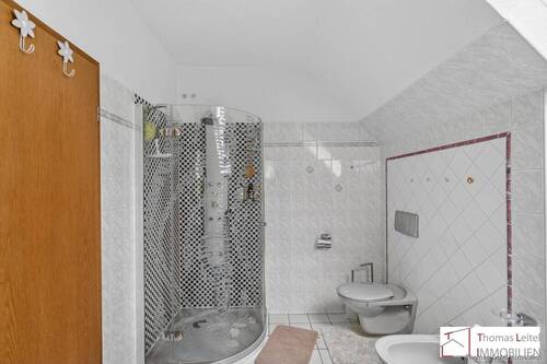 Das Bad mit Dusche - 