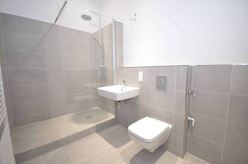 Badezimmer - Etagenwohnung mit 55,00 m&sup2; in Berlin zum Kaufen