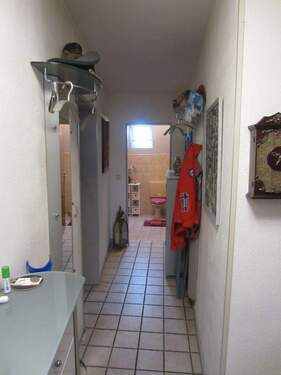 BLICK ZUM GÄSTE-WC - 