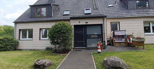 Außen_vorne3 - 1 Zimmer Mehrfamilienhaus, Wohnhaus in Hattingen