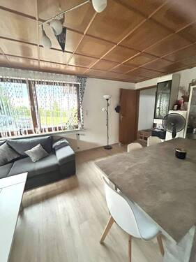 Blick von der Küche ins Wohnzimmer - 