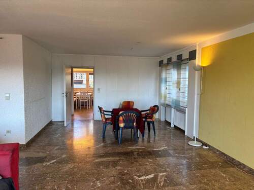 Essbereich mit Zugang zur Küche - 