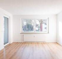 Hannover-Anderten - ideal für Jung und Alt: Renovierte 4-Zimmer-Wohnung mit Loggia und Gäste-WC.