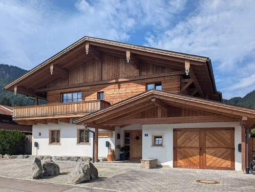 Hausansicht 
- Einfamilienhaus mit 328,00 m&sup2; in Oberammergau zum Kaufen