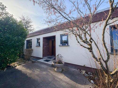 Hauszugang - 6 Zimmer Bungalow in Ahorn / Eicha