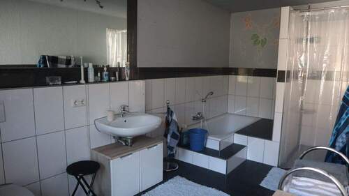 Badezimmer - Einfamilienhaus mit 130,00 m&sup2; in Herzogenrath zum Kaufen