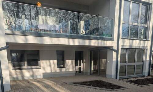 Eingang und Terrasse.jpg - 