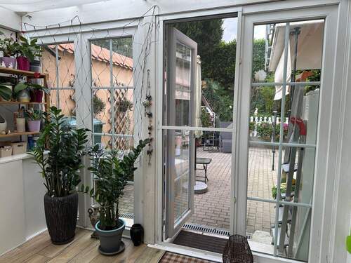 Wintergarten - 3 – Zimmer-Wohnung mit Wintergarten und gepflegtem Außenbereich in TOP-Wohnlage