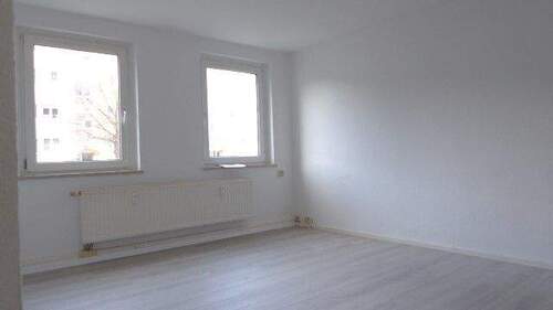 Wohnzimmer - Kleine 3-Zimmer-Wohnung in schöner und ruhiger Lage von RudolstadtCumbach