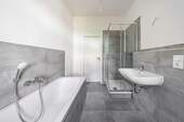 Mit Dusche und Wanne - 