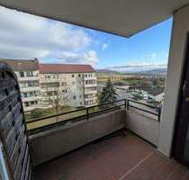 Renovierte großzügige 3-Zi.- ETW. m. Stellplatz, Einbauküche und 2 überd.-Balkone m. phantastischen Fernsicht - Northeim