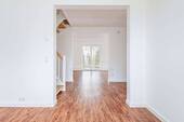 Küche zu Wohnzimmer - 4 Zimmer Doppelhaushälfte in Biendorf