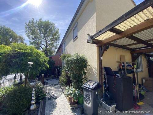 Ansicht Vorgarten - 3 Zimmer Reihenendhaus in Frankfurt am Main / Frankfurter Berg