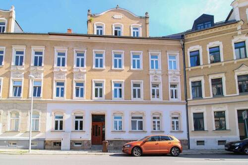Fassade 1 von 2 - Teilvermietetes MFH mit 13 Einheiten und Wertsteigerungspotenzial zur flexiblen Nutzung in Chemnitz