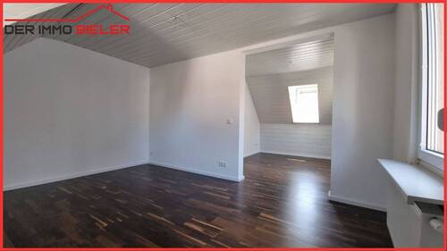 Zimmer 2 mit Durchbruch zu Zimmer 1 - 