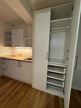 Kleiderschrank - 