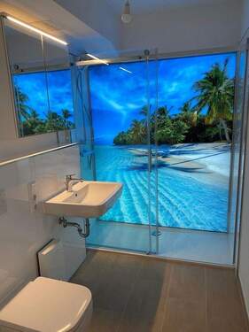 Beleuchtete Duschwand - 