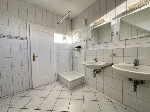 Badezimmer Ansicht 2 - 