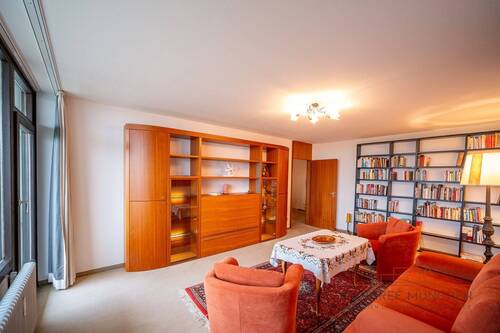 Großzügiges Wohnzimmer - 3 Zimmer Etagenwohnung in München / Solln