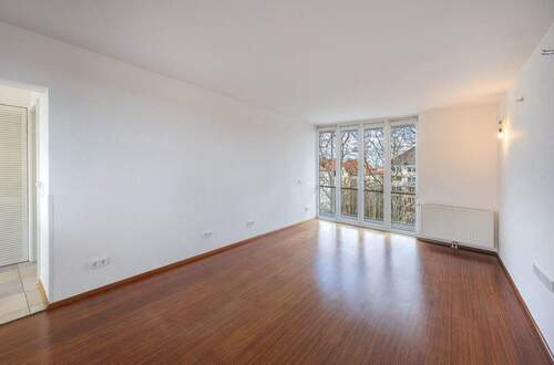 Wohnzimmer - 2 Zimmer Etagenwohnung zum Kaufen in München