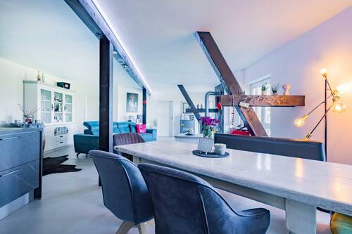 ...vereint Wohn- und Essbereich auf einer Etage. - 