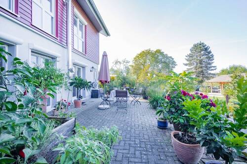 Der Außenbereich mit Terrasse... - 1 Zimmer Mehrfamilienhaus, Wohnhaus zum Kaufen in Endingen am Kaiserstuhl