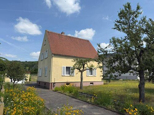 Bild 1 - Freistehendes Einfamilienhaus mit großem Grundstück in ruhiger Lage