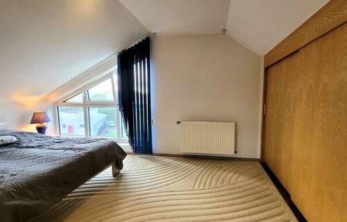 Kinderzimmer 1 mit Einbauschrank im DG - 
