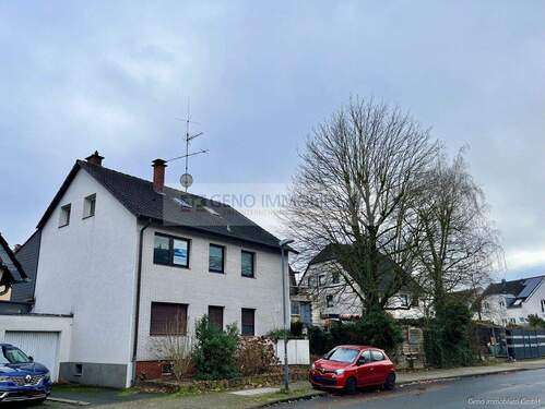 Strassenseite - Zwei Einheiten mit Option auf Erweiterung, komplett frei!