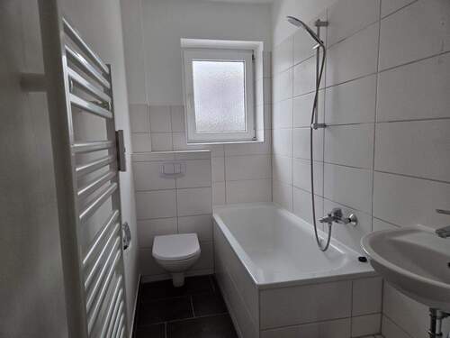 Bad - Etagenwohnung mit 63,00 m&sup2; in Kiel zur Miete