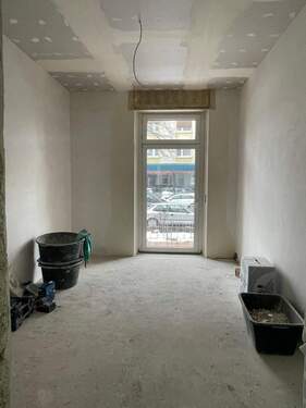 Wohnzimmer - Exklusiver Erstbezug nach Sanierung - 4-Zimmer-EG-Wohnung mit Balkon