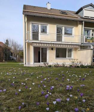 Gartenansicht - Helle DHH mit 6 Zimmern in FFB, ruhig & zentral- fußläufig zur S-Bahn , von privat