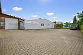 Hallenansicht Altbau und Freifläche - 