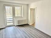 Wohnzimmer - Frühlingsaktion: 2 Nettokaltmieten frei! Hübsche 2-Zimmer-Wohnung mit Balkon in ruhiger Lage