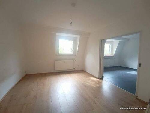 Wohnzimmer - Duisburg-Alt-Hamborn, Kampstraße 63 - Frisch renovierte 2 Zimmer-Wohnung im 3.OG ab Mitte Juni zu mieten !!