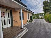 Eingang WG Nr. 1 mit Auffahrt! - 8 Zimmer Mehrfamilienhaus, Wohnhaus in Andervenne