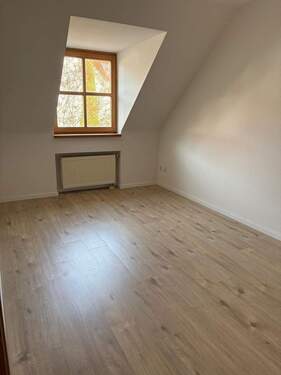 Schlaf oder Kinderzimmer OG.JPG - 