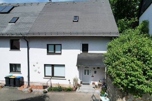 Wohnung rechts - 1 Zimmer Mehrfamilienhaus, Wohnhaus in Braunfels / Bonbaden
