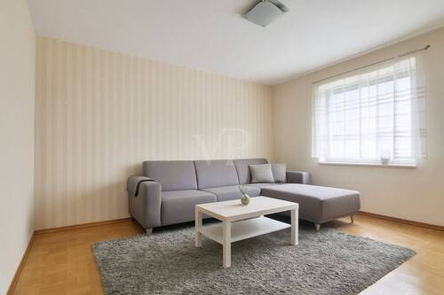 Wohnzimmer mögliche Möblieurng - 6 Zimmer Einfamilienhaus zum Kaufen in Heilbronn / Neckargartach