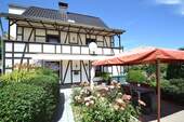 DSC_0158.JPG - Familienfreundliches Haus mit Garten, 3 Wohneinheiten, Garagen und Keller Weitblick