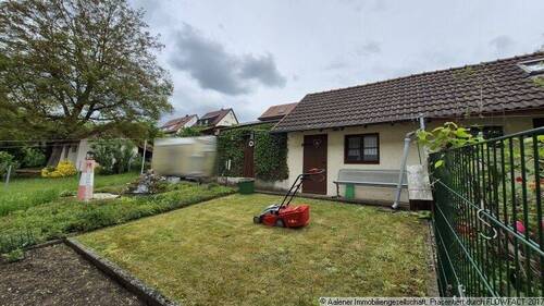 Garten mit Gerätehaus - 6 Zimmer Mehrfamilienhaus, Wohnhaus zum Kaufen in Aalen